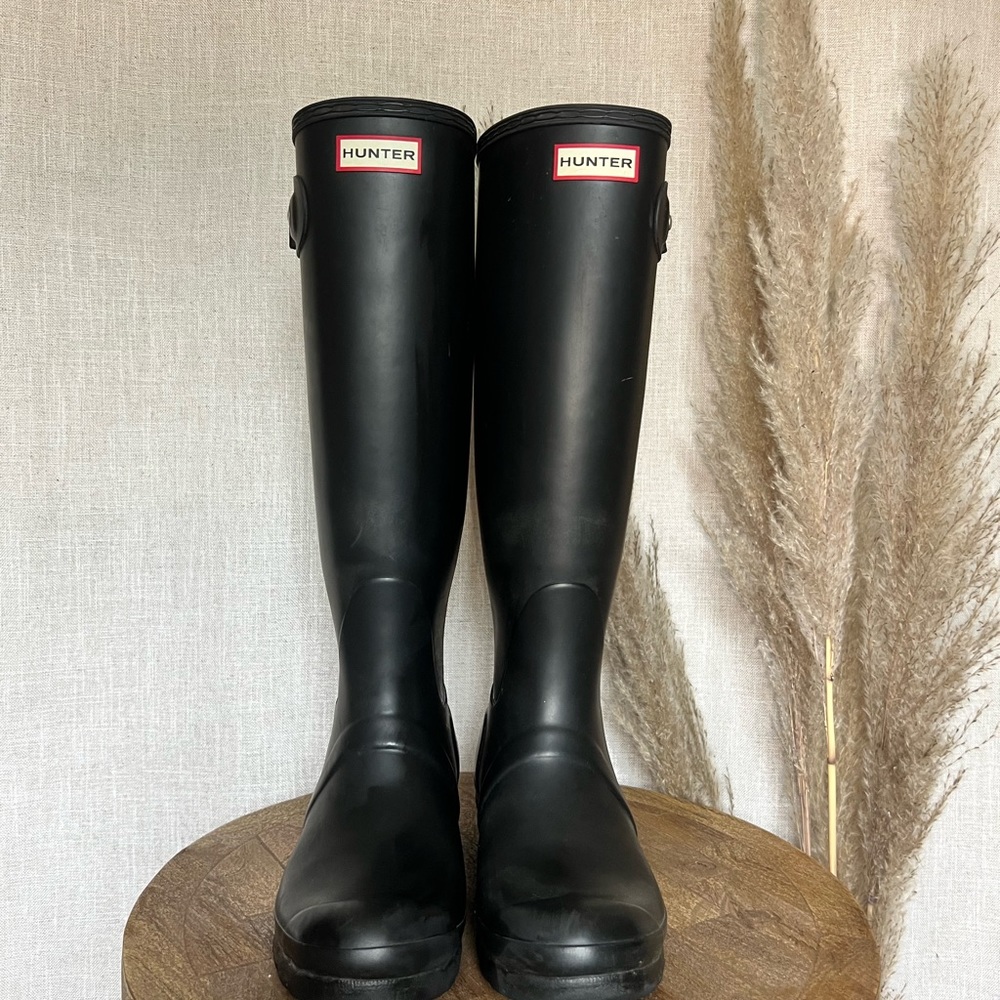 Hunter boots matte black size 8